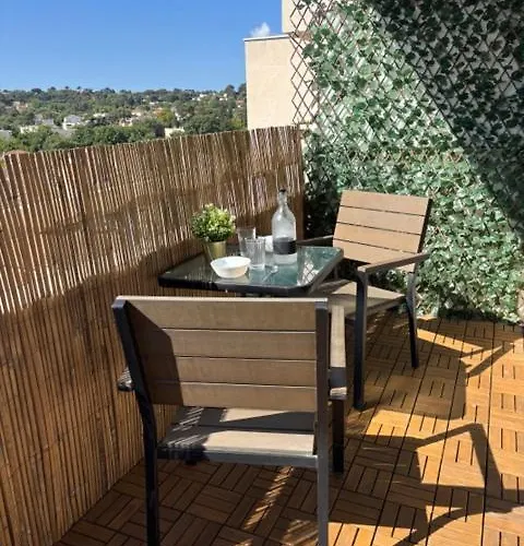 Esprit Provencal Proche De La تولون